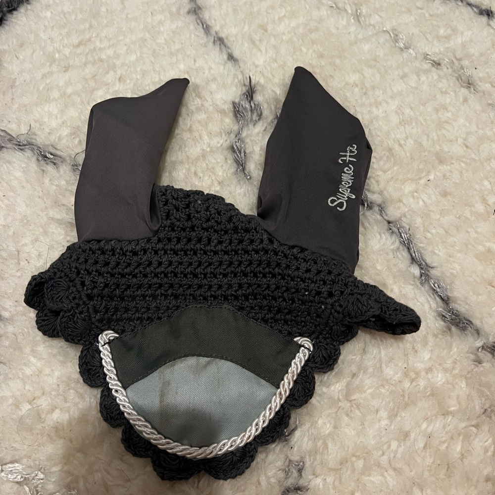 grey ear horse bonnet
